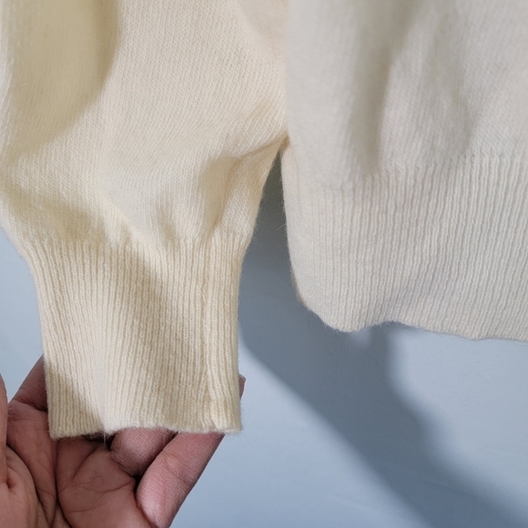Lambswool Unisex Ivory V-neck Knit Sweater Sz M Made in Italy Long Sleeve Cozy - Picture 9 of 11